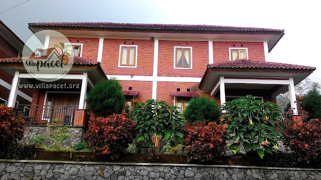 bangunan villa lesehan kebun pakis tampak depan