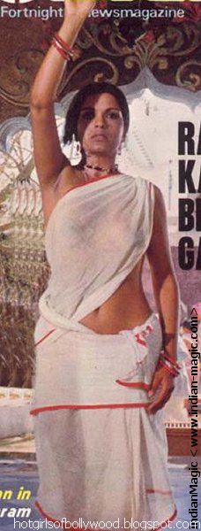 228px x 600px - Zeenat Aman Wardrobe Malfunction Pics in HD - Free Sexs 21 Pictures