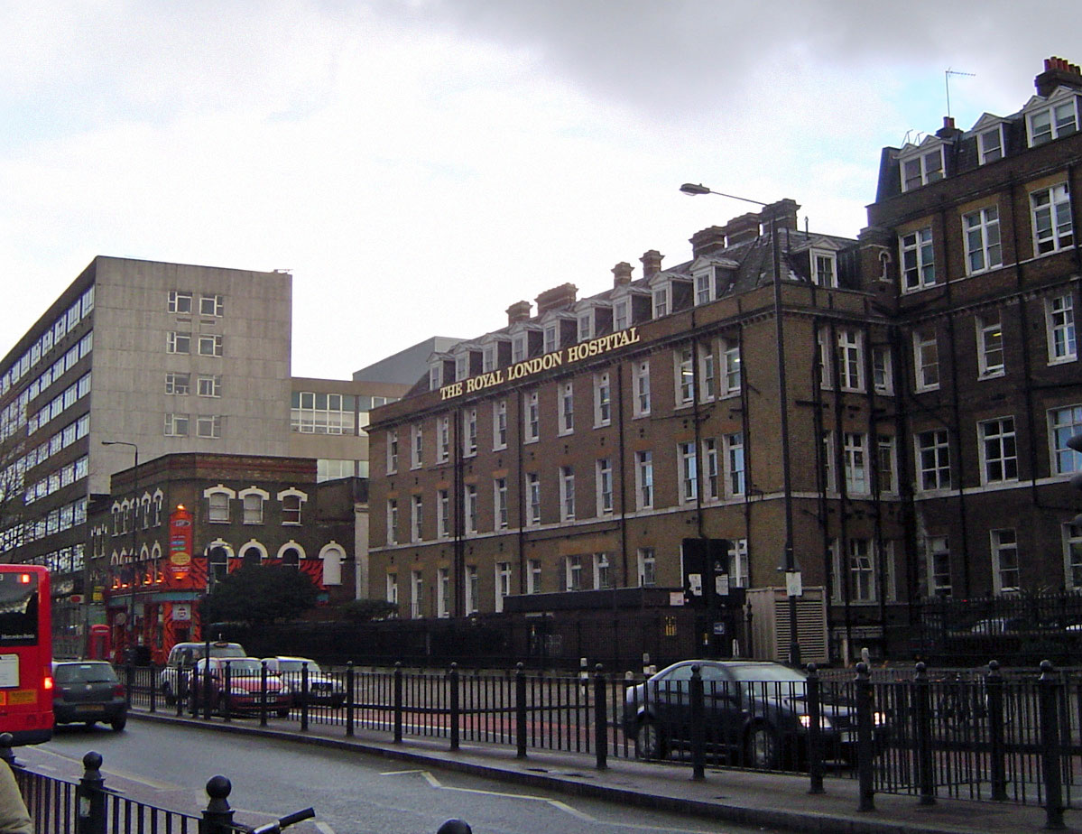 Больницы лондона. Роял Лондон Хоспитал. Уайтчепел Лондон. Больница в Лондоне. Холборн больница Лондон.