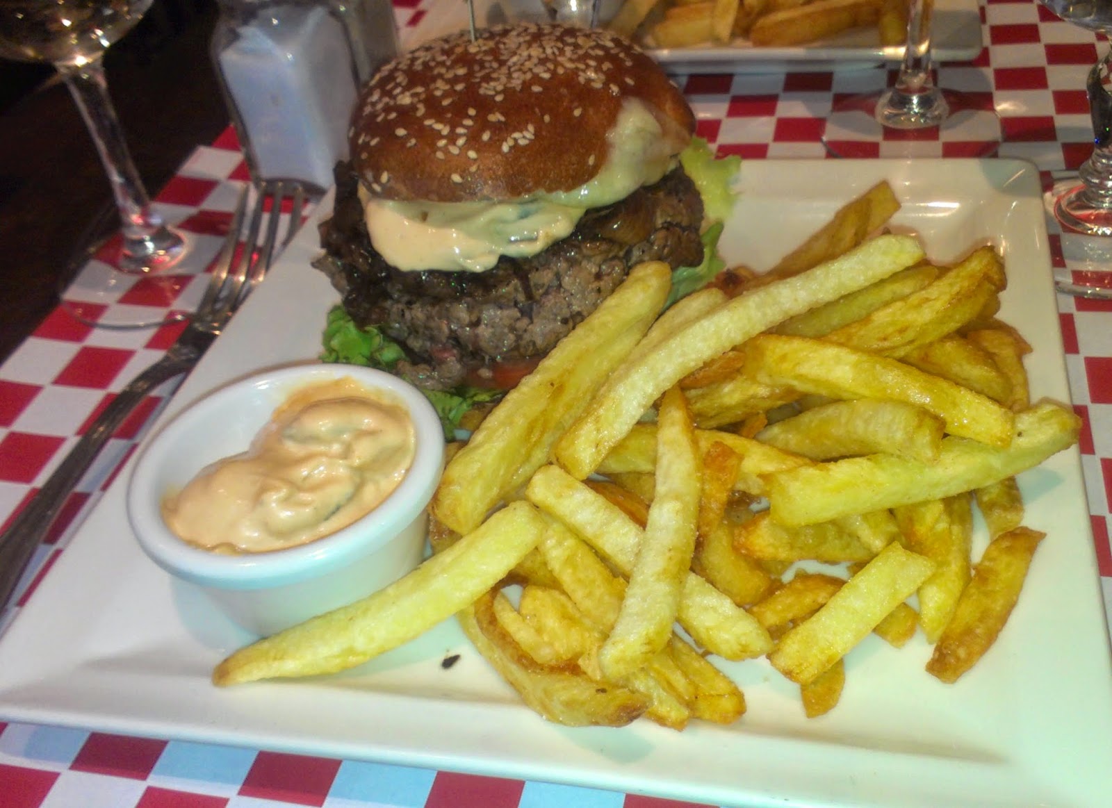Parisian Walkways: Repas presque auvergnat au P’tit Breguet.