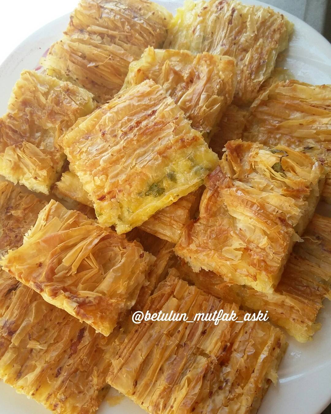Baklava Yufkasıyla Peynirli Börek Pratik Tarifim