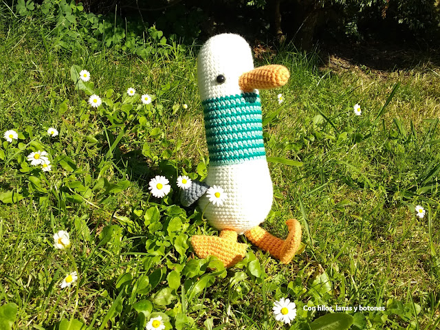 Con hilos, lanas y botones: Alberto Gaviota amigurumi (patrón de Pica Pau)