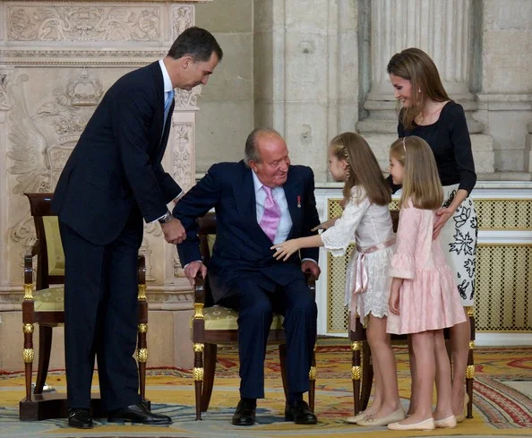 The reign of King Juan Carlos of Spain is in its final hours after he signed the bill formally abdicating in favour of his son, Prince Felipe