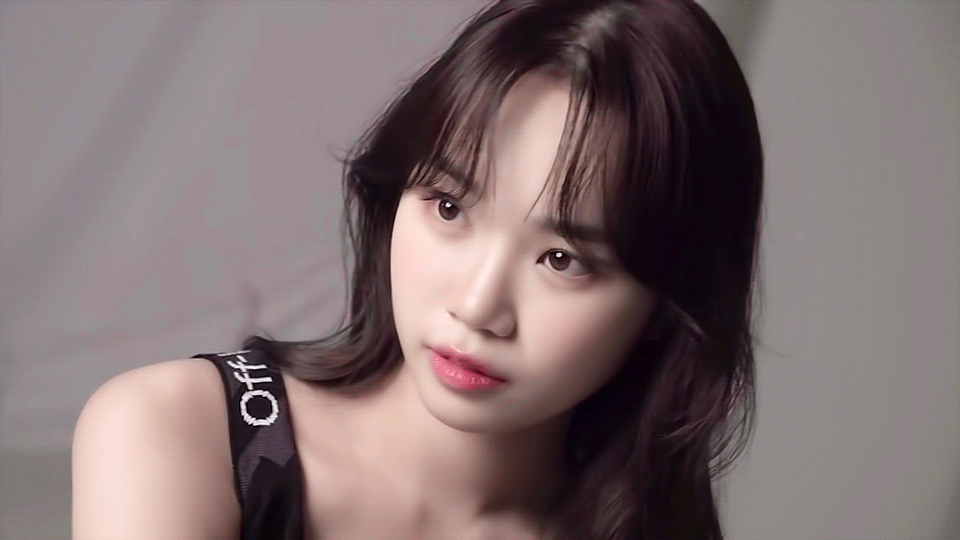 김채원 새 프로필 촬영 - 꾸르