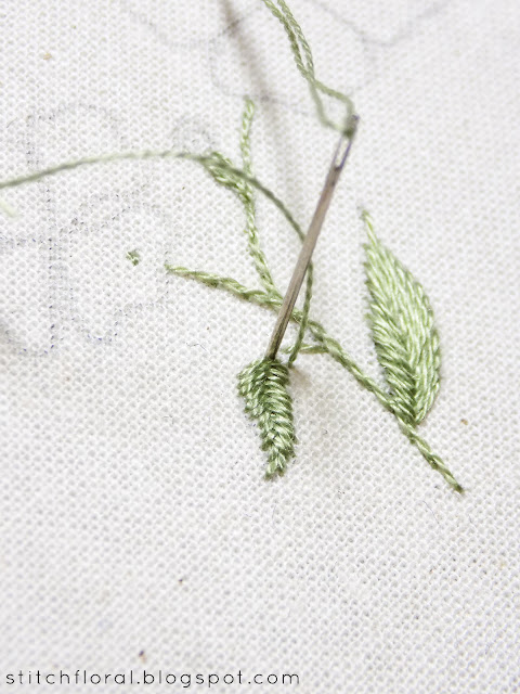 Primrose botanical embroidery: freebie & tutorial