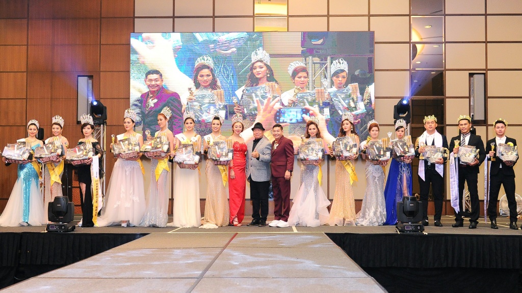  Miss, Mrs & Mr Malaysia Chinatown World Beauty Pageant 2019 rực rỡ sắc màu đêm chung kết tại Malaysia