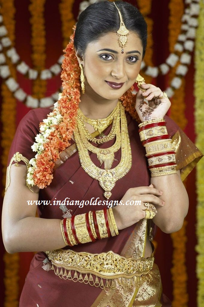 Gold and Diamond jewellery designs: Sravanthi in gold bridal jewellery