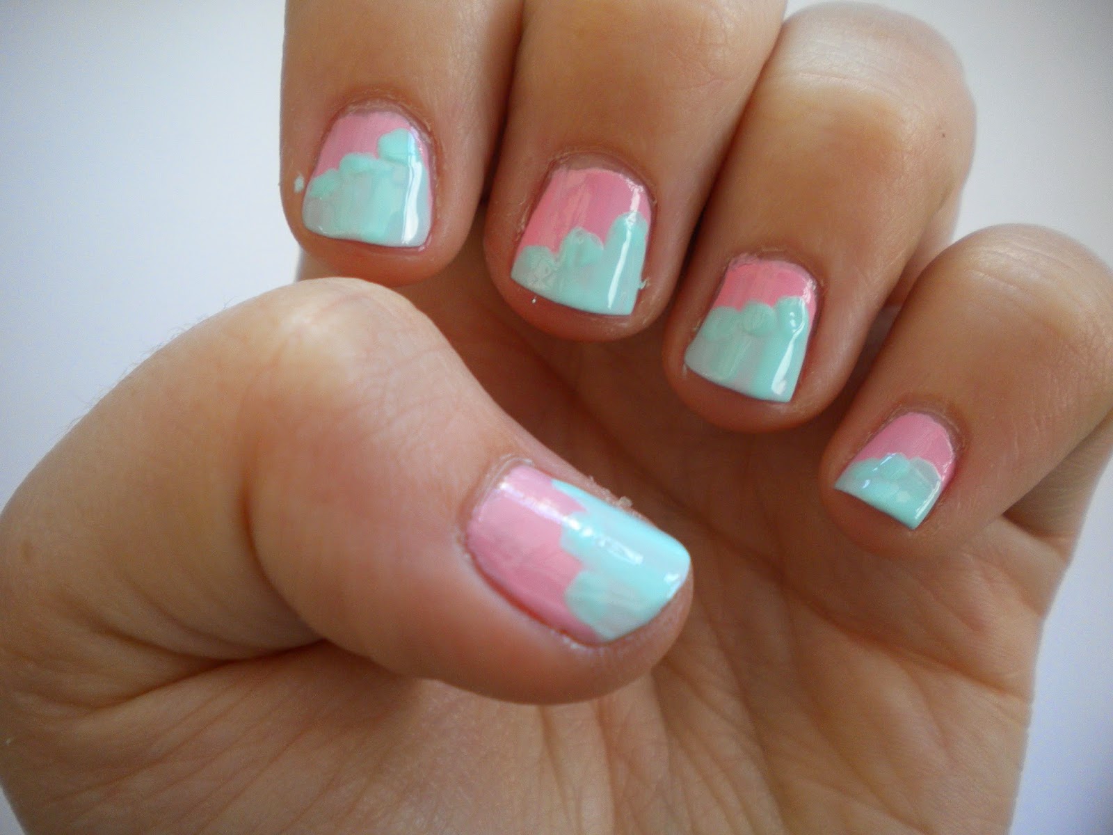 Addicted to nails...: Easy nail art: Three Waves.