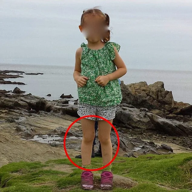 To φάντασμα πίσω από το κοριτσάκι έχει προκαλέσει χαμό στο internet!