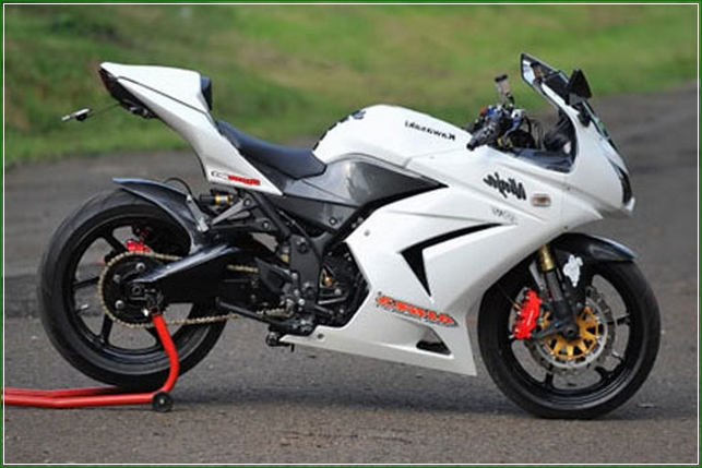 Modipikasi Simpel Minimalis Warna Putih - Contoh Gambar Dan Foto Konsep Desain Modifikasi Kawasaki Ninja 4 Tak 250cc Sporti Ala Moge Keren Banget Modipikasi Simpel Minimalis Warna Putih - Contoh Gambar Dan Foto Konsep Desain Modifikasi Kawasaki Ninja 4 Tak 250cc Sporti Ala Moge Keren Banget