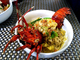 Mencicipi Lezatnya Mie Lobster ala Syariah Hotel Solo