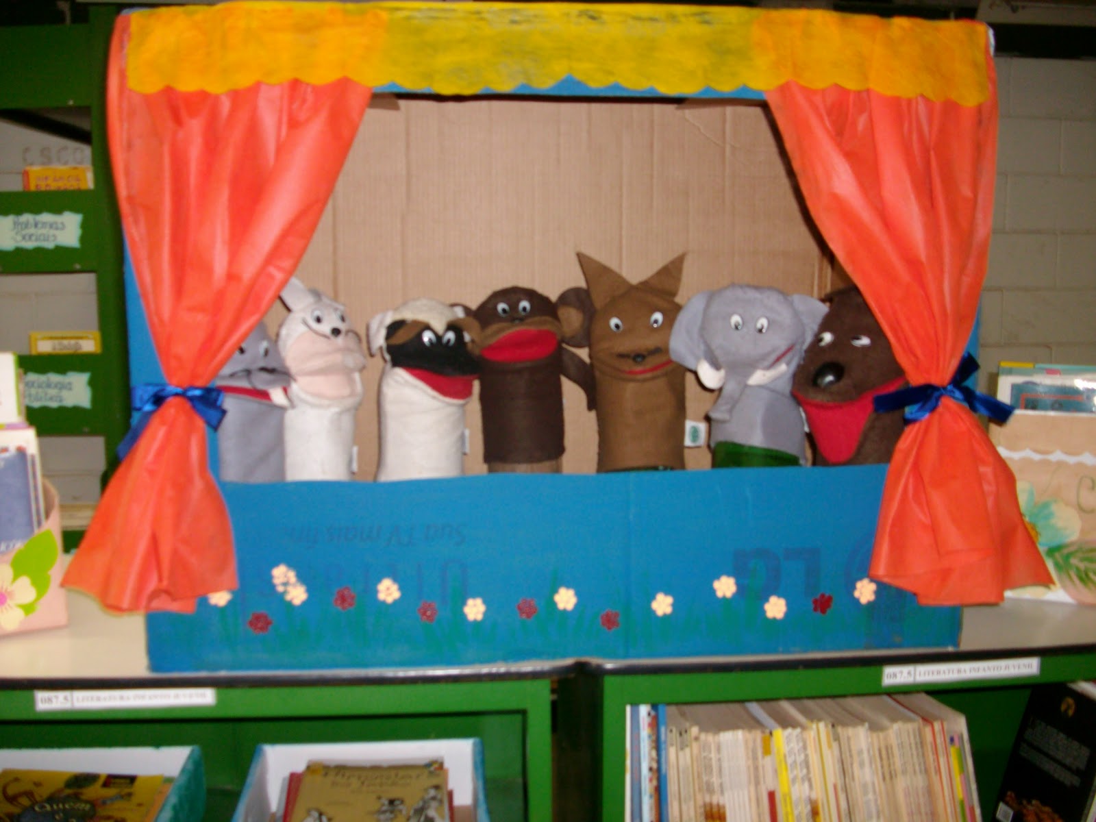 Baú da Arteira: TEATRINHO DE FANTOCHES