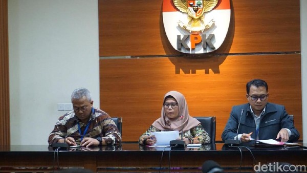 KPK Telusuri Pemberi Duit Rp 400 Juta ke Komisioner KPU Wahyu Setiawan KPK Telusuri Pemberi Duit Rp 400 Juta ke Komisioner KPU Wahyu Setiawan