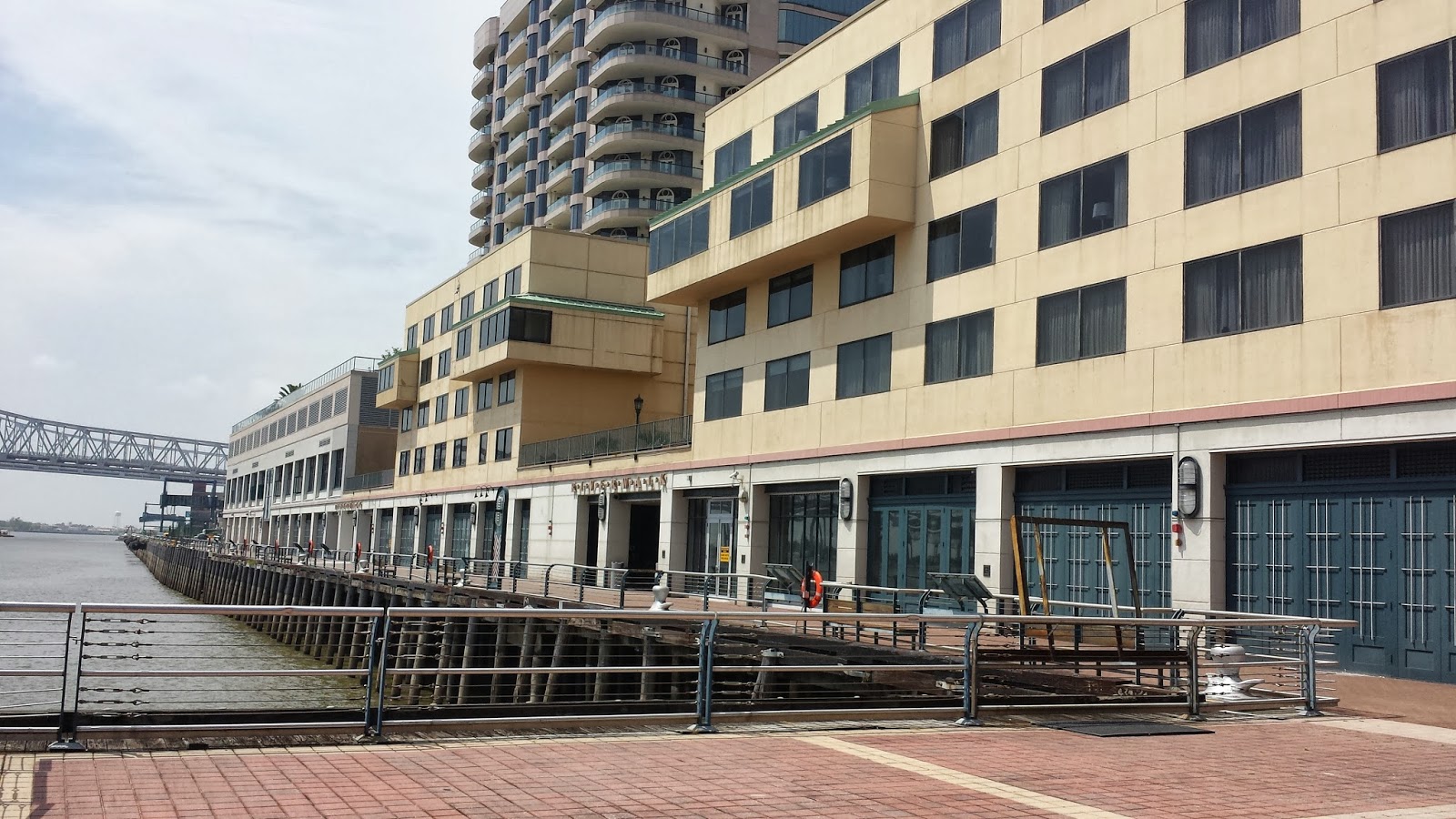 The Louisiana and Texas Retail Blogspot The rebirth of the Riverwalk Mall New Orleans Louisiana