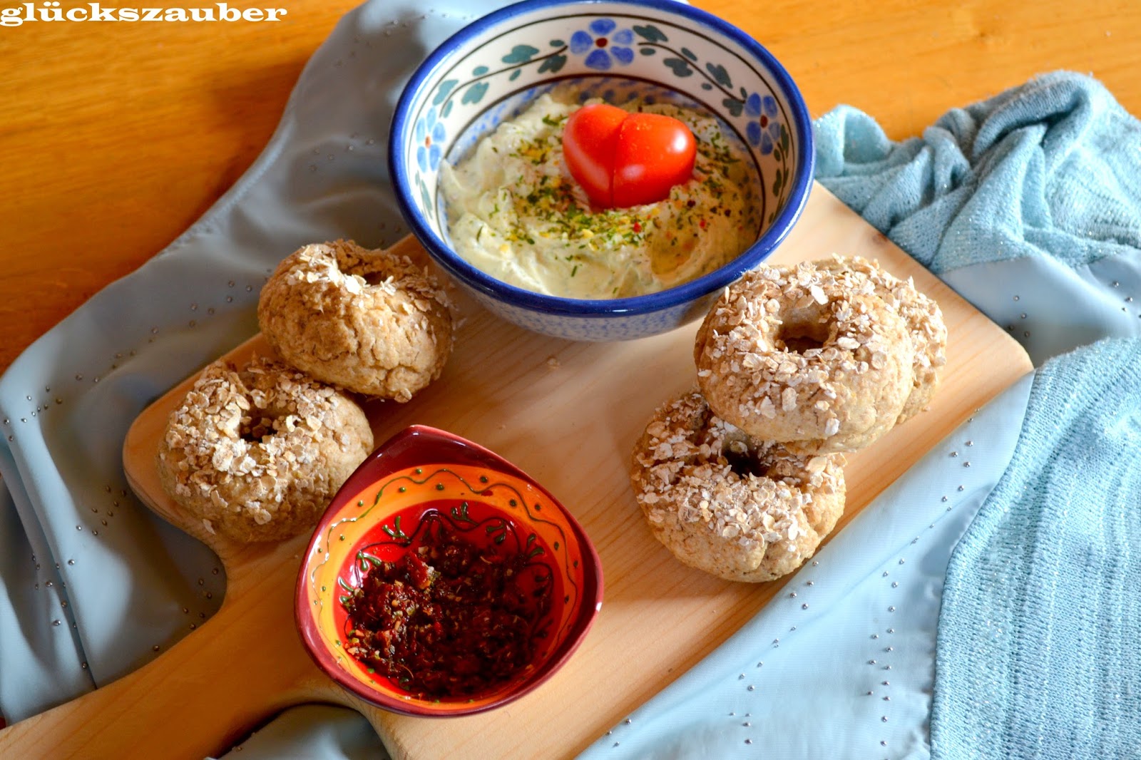 glückszauber : Haferflocken-Bagels mit verschiedenen Aufstrichen glückszauber : Haferflocken-Bagels mit verschiedenen Aufstrichen