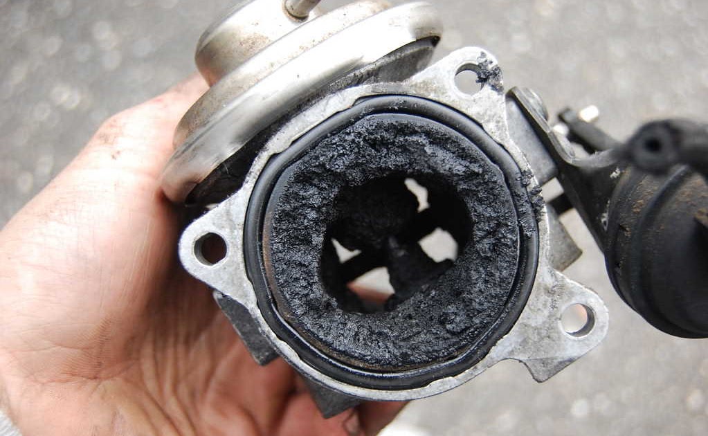 شرح وظيفة صمام الـ EGR وأعراض تلفه على السيارة ميكانيكا لايف