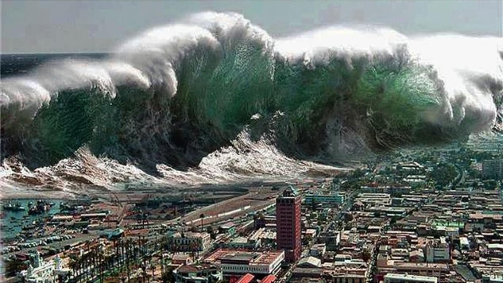 Крупные природные катастрофы. Волна 40 метров ЦУНАМИ Япония. ЦУНАМИ В Японии в 2011. Канкун ЦУНАМИ.