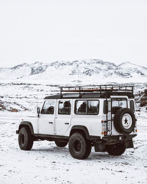 TEST BLOG: Land Rover Defenders in snow