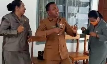 Viral Anggota Dewan Bernyanyi dan Berjoget di Kantor, Ketua DPRD Malaka: Saya Mohon Maaf
