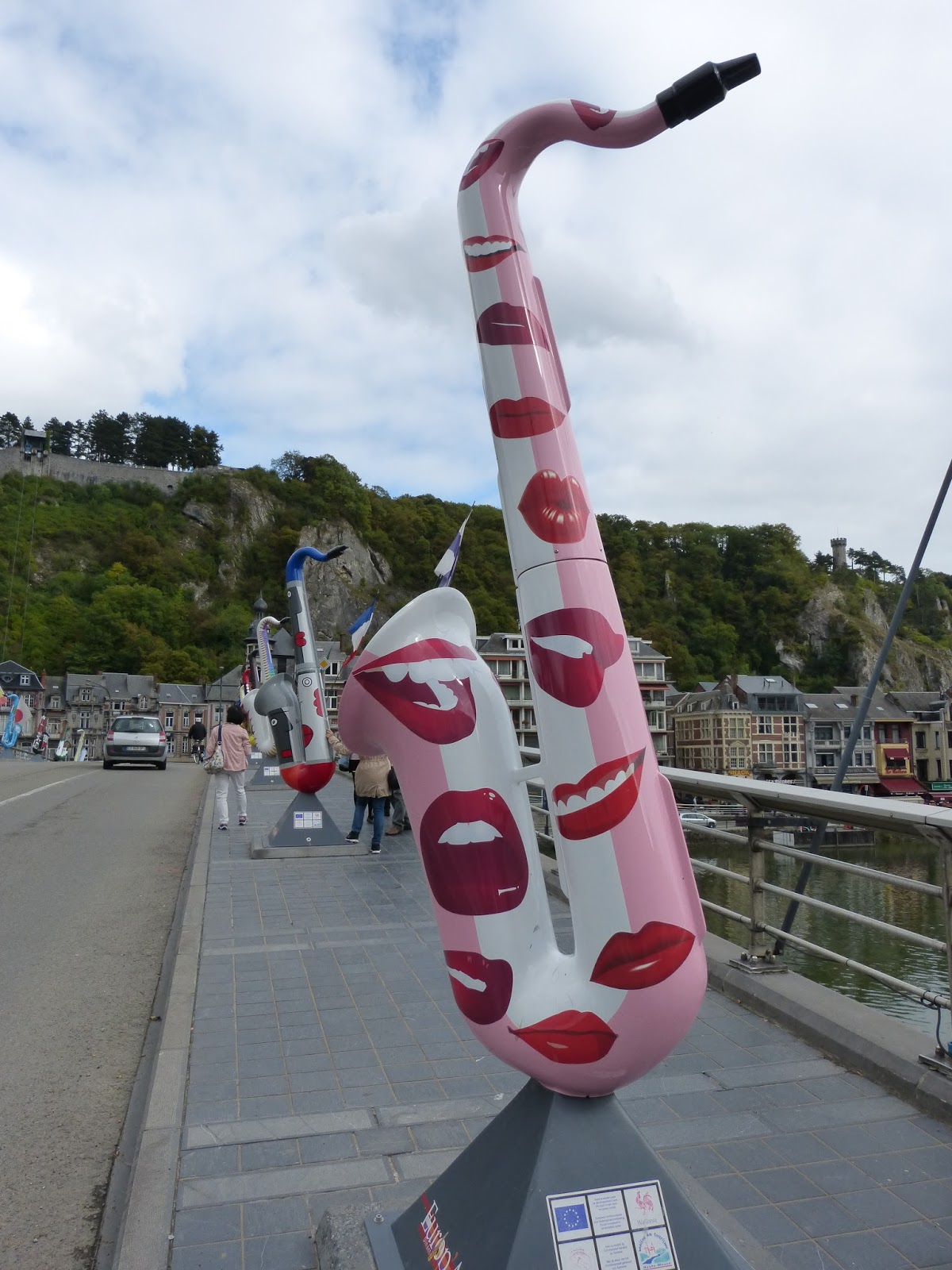 Homer d'alors Dinant, ville du saxophone et de la Leffe
