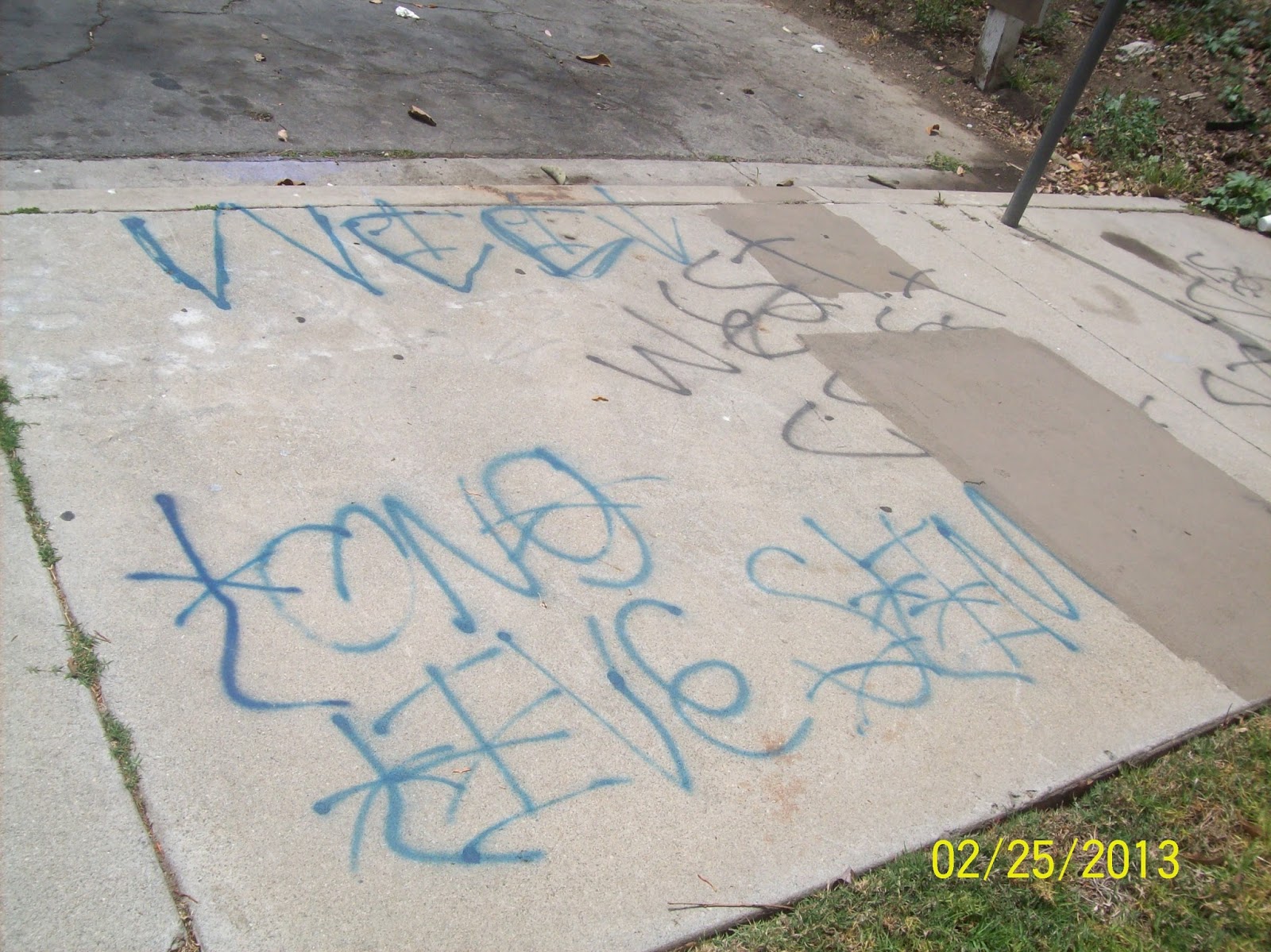 crip gangs graffiti ( Rollin 80 ) west coast crip