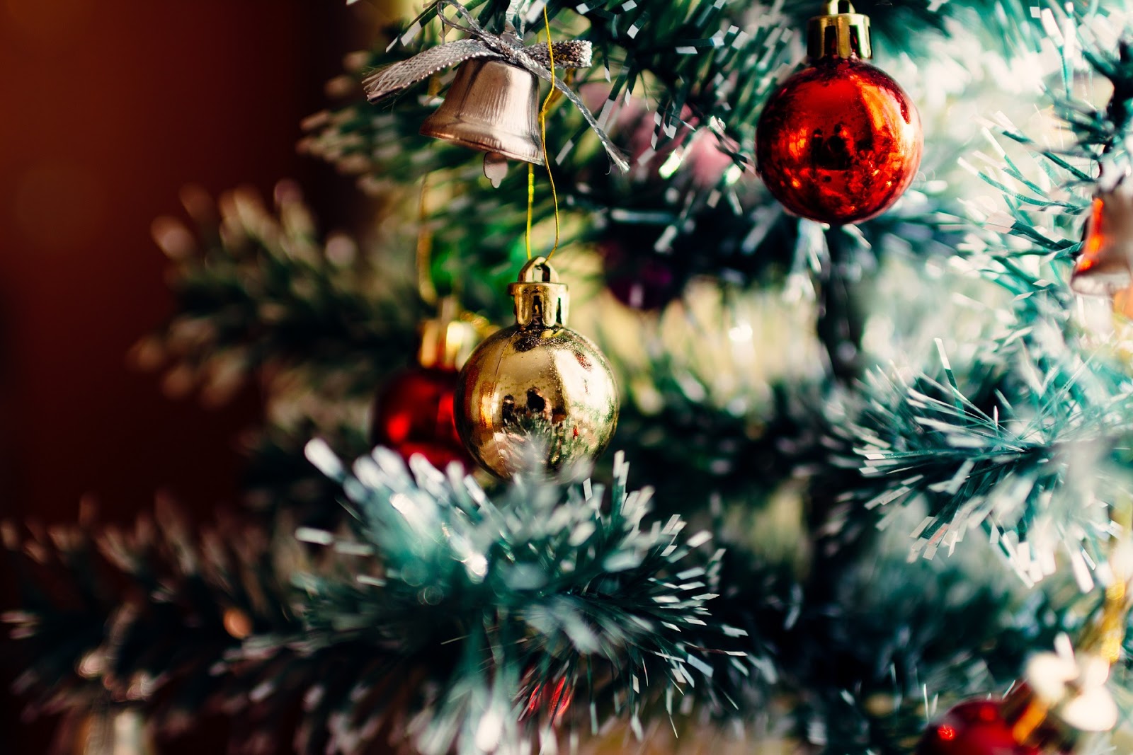 Artificial vs. Real Christmas Tree The Pros and Cons NYCM Insurance Blog