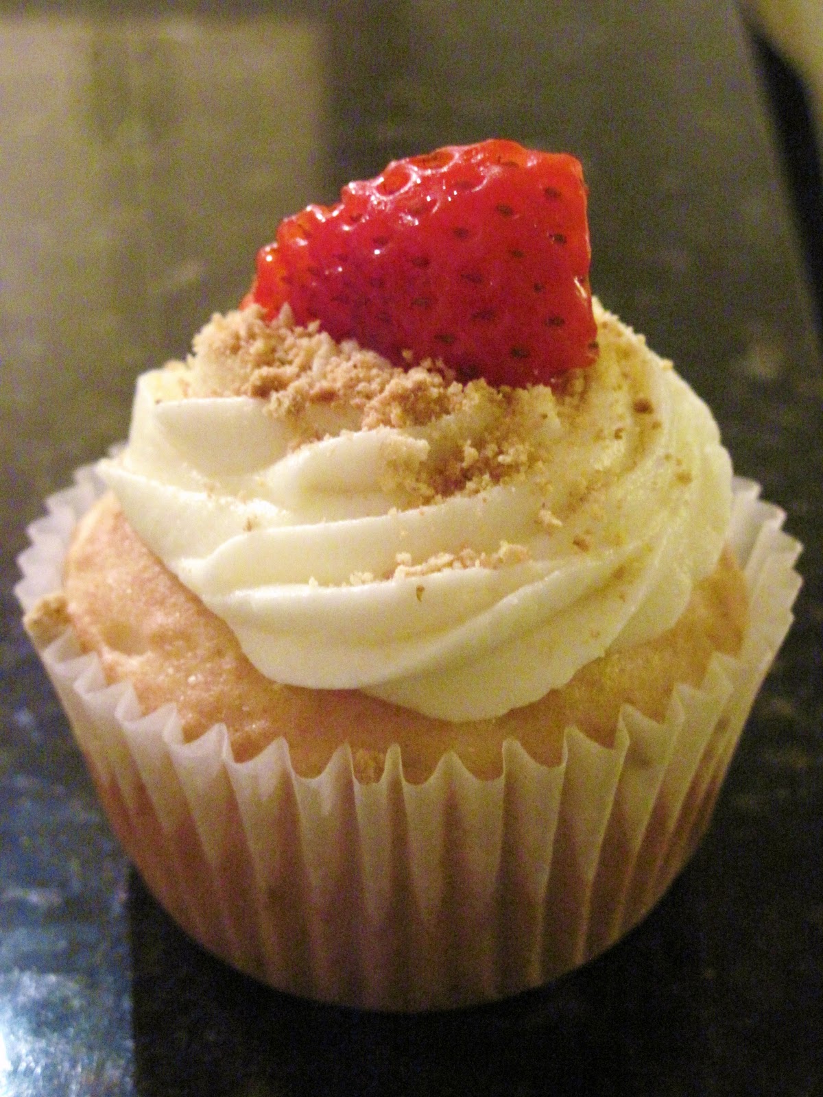 ..Strawberry Cheesecake Cupcakes | Currently Coveting