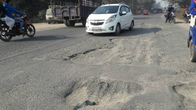 मोकामा बख्तियारपुर NH 31 जर्जर ,आये दिन हो रहा हादसा