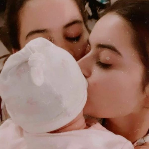 Aiman Khan and Muneeb Butt New Pictures with Daughter Amal