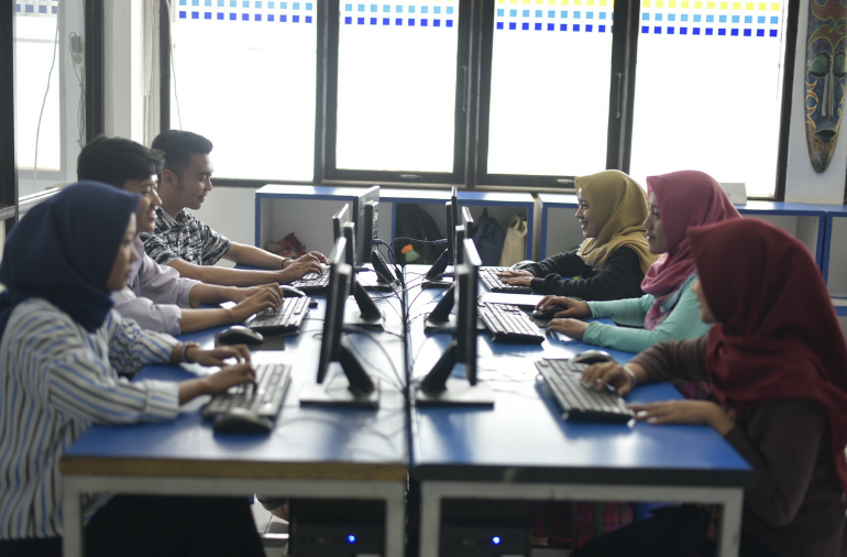   Ma soem University Kuliah  Jurusan  Komputer di  Bandung  
