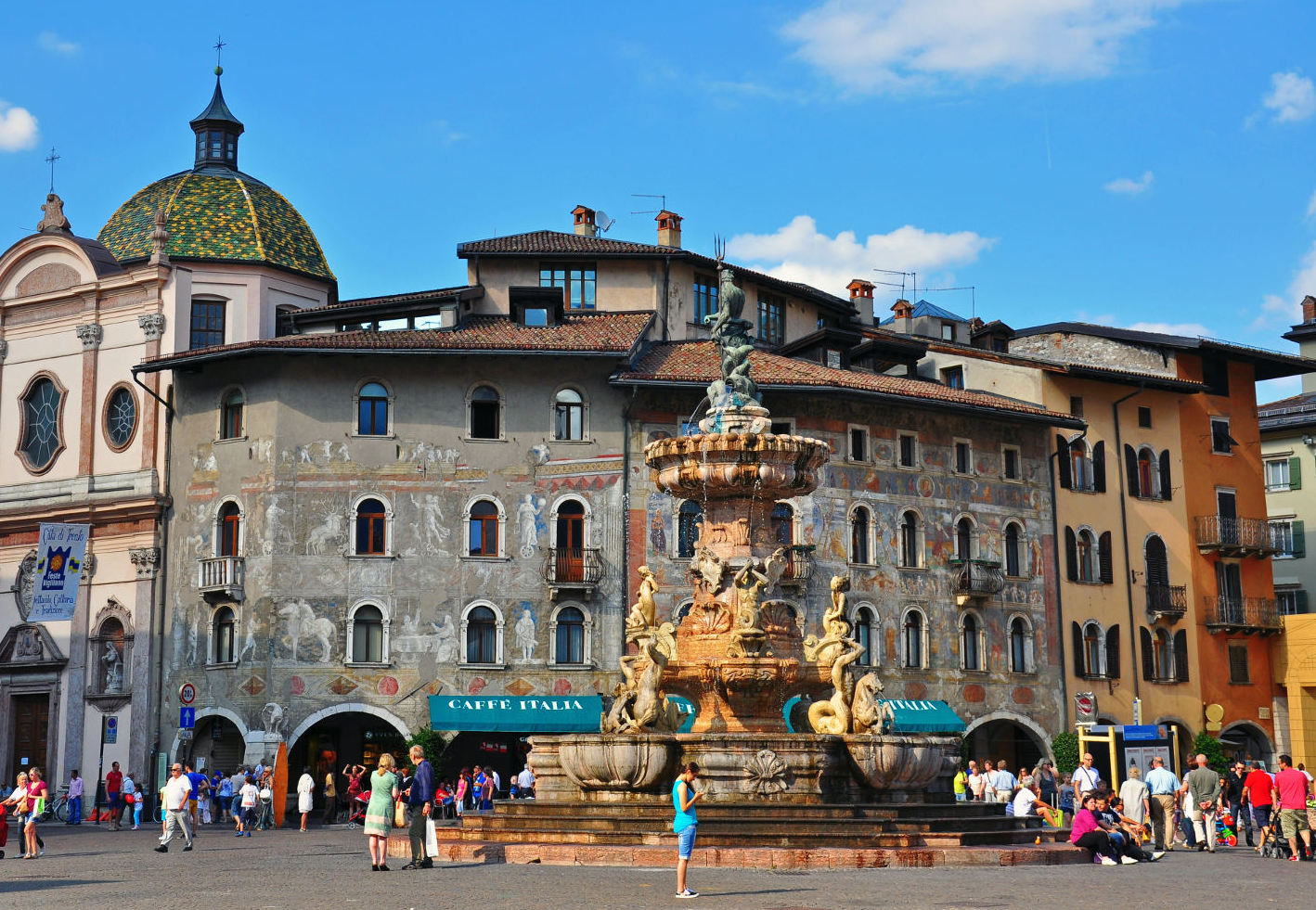 Piazza Duomo con Fontana del Nettuno
