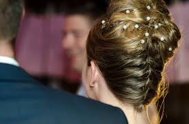 How To Choose The Right Wedding Hair Stylist