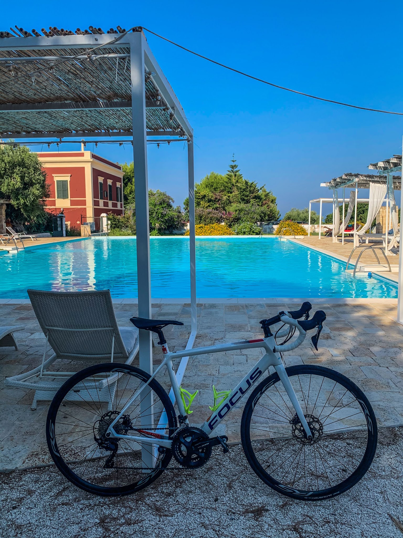 cycling Apulia carbon road bike rental in Monopoli