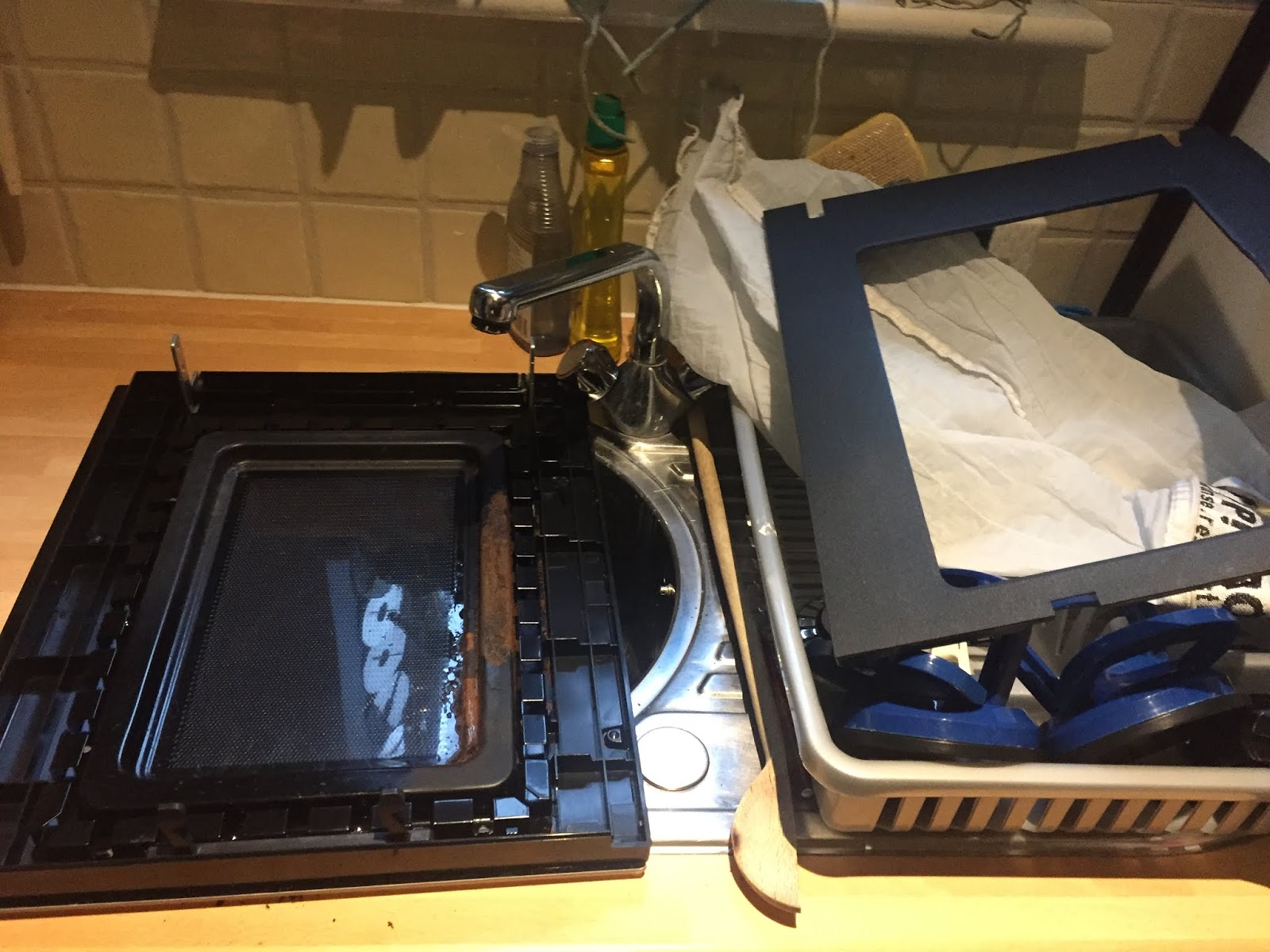 Repairing a Bosch microwave oven with a rusty door