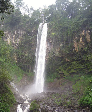 Pemandangan_alam_Air_terjun_Sewu