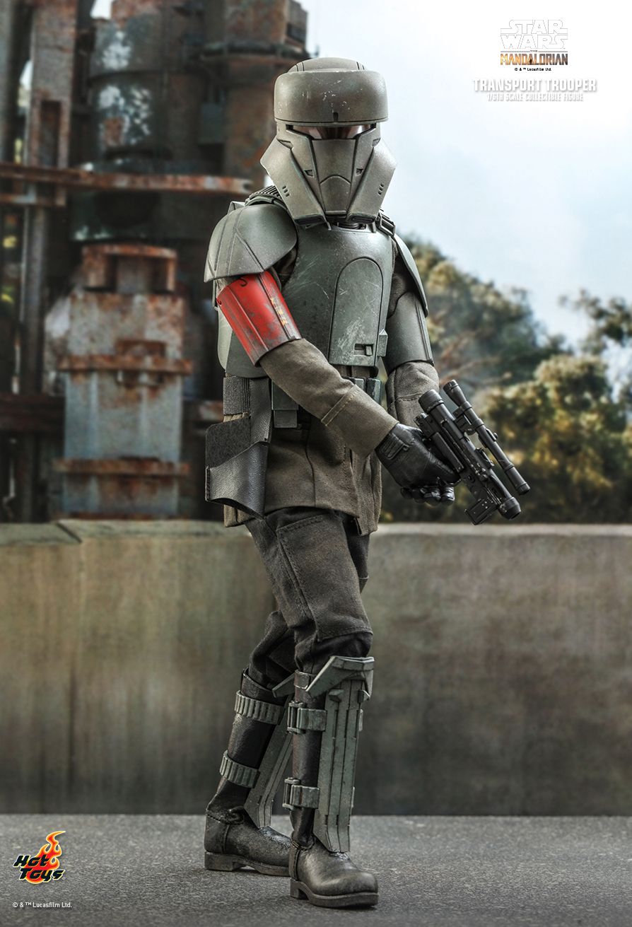 The Mandalorian Transport Trooper Hot Toys