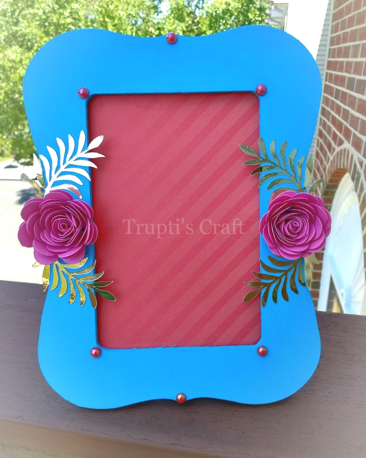 Trupti's Craft Paper Flowers Photo Frame / Home Decor / Gift / Wall Decor / Room Decor / Office