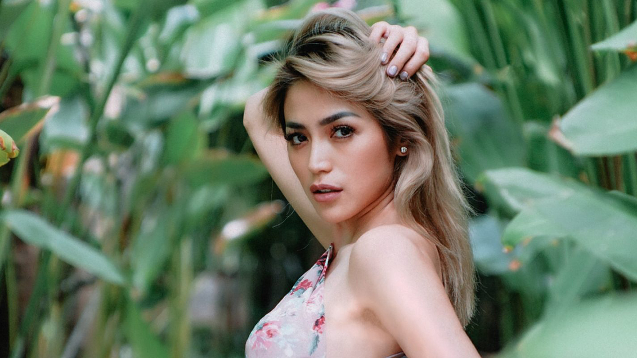 Artis cantik dan seksi jessica iskandar mualaf