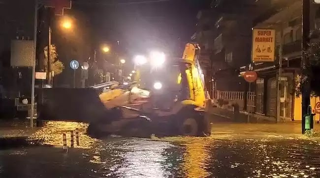 «Φούσκωσε» η θάλασσα στην Κατερίνη! Εντολή εκκένωσης σπιτιών «Φούσκωσε» η θάλασσα στην Κατερίνη! Εντολή εκκένωσης σπιτιών