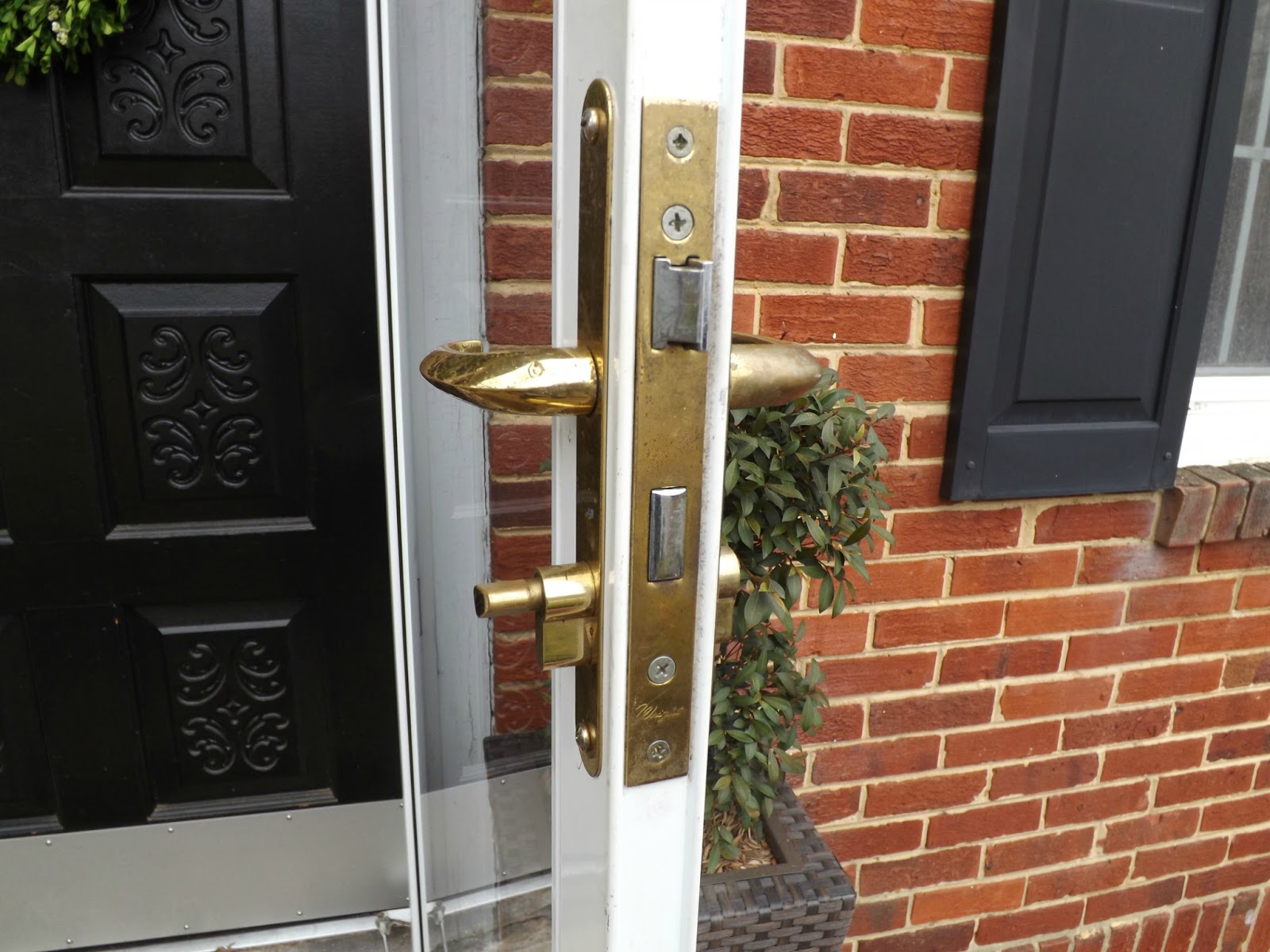 HOME FOOD GARDEN Time to Replace the Storm Door Handle