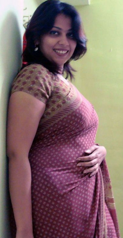 Hot Desi Beautiful Stunning Aunty From Delhi In Saree Photos Latest Tamil Actress Telugu