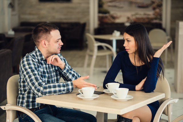 young couple arguing in a cafe relationship PY7ZW3K