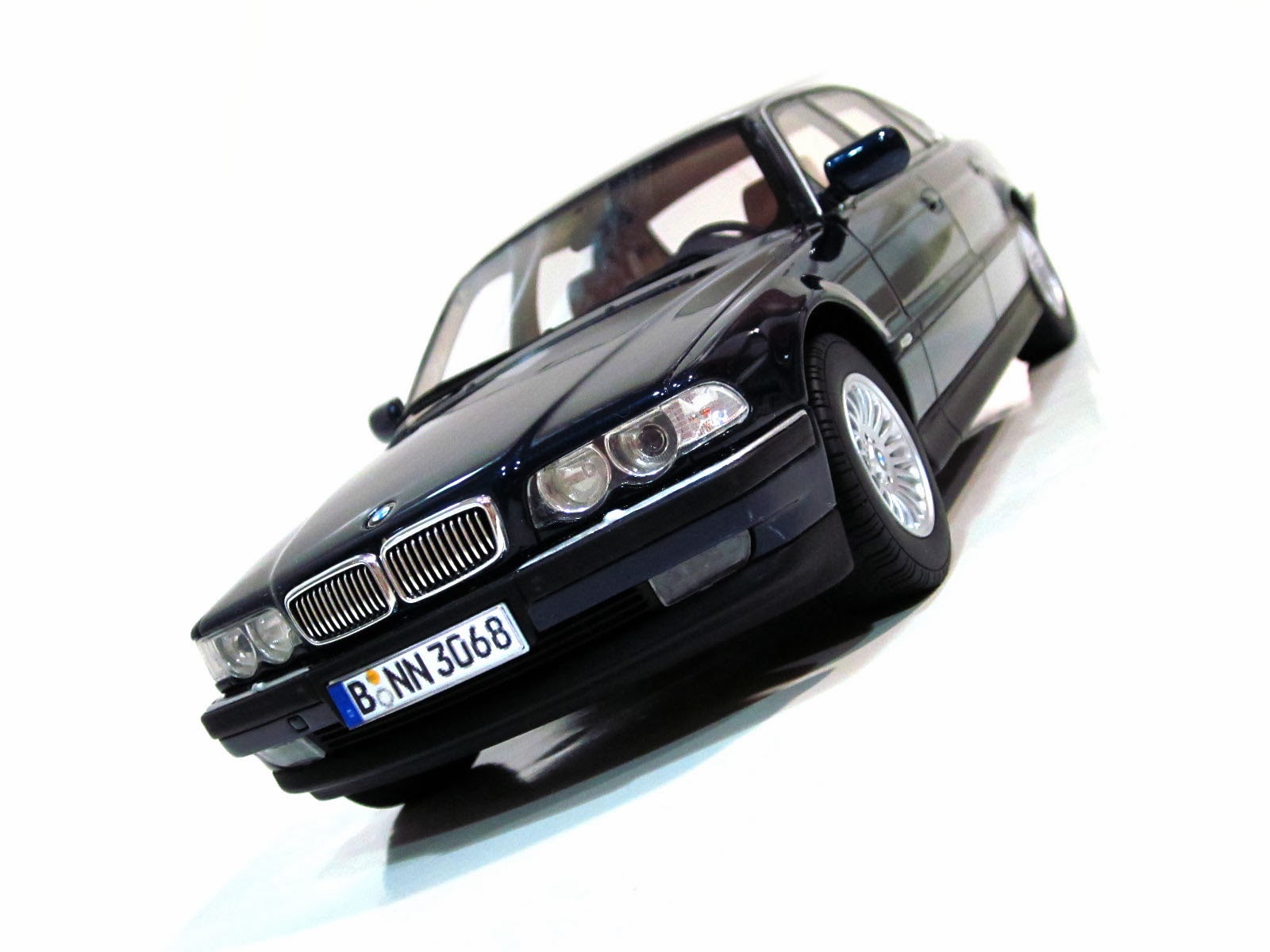 BMW 750iL E38 '99 - Otto Models