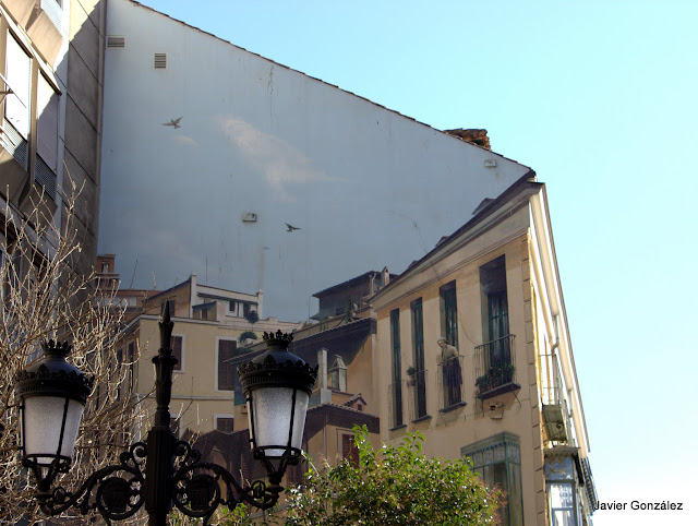 Trampantojo. Mural. Calle de la Montera. Alberto Pirrongelli