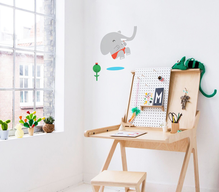 K desk Rafa-kids Makii wall stickers - styling created by Cynthia Schrijver. K desk Rafa-kids Makii wall stickers - styling created by Cynthia Schrijver.