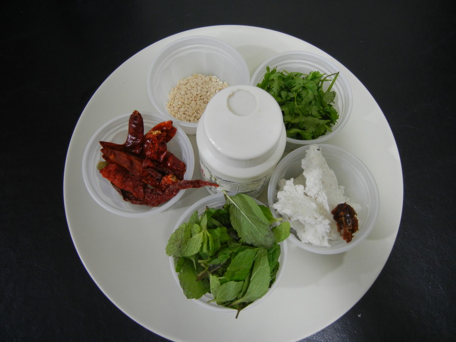 Yashodha's kitchen KOTHAMALI PUDINA / CORIANDER MINT LEAVES THUVAYAL