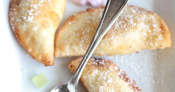 Cassatelle siciliane di ricotta e cedro di Calabria con crema di yogurt altoatesino, lamponi e fragole della Val Martello