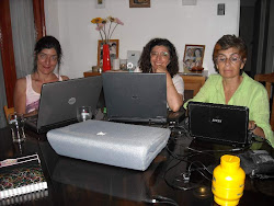 Madre e hijas compartiendo