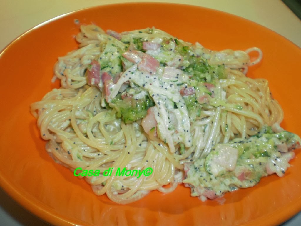 spaghetti panna, zucchine e pancetta