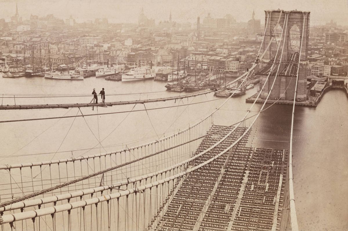 Rare and Amazing Photos of the Brooklyn Bridge Under Construction